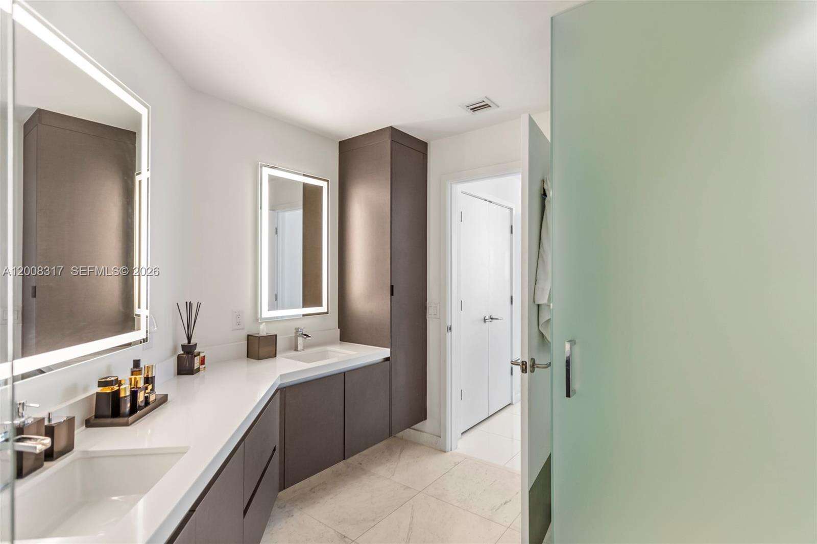 Paramount Miami Worldcenter at 851 1 Ave, Miami, FL 33132 - For Sale photo 14