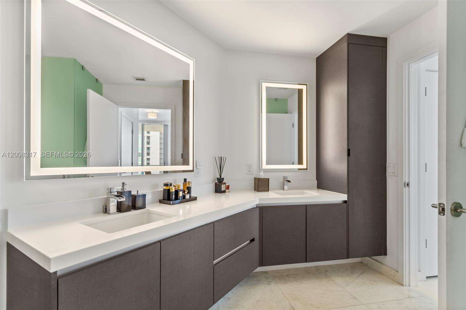 Paramount Miami Worldcenter at 851 1 Ave, Miami, FL 33132 - For Sale photo 15