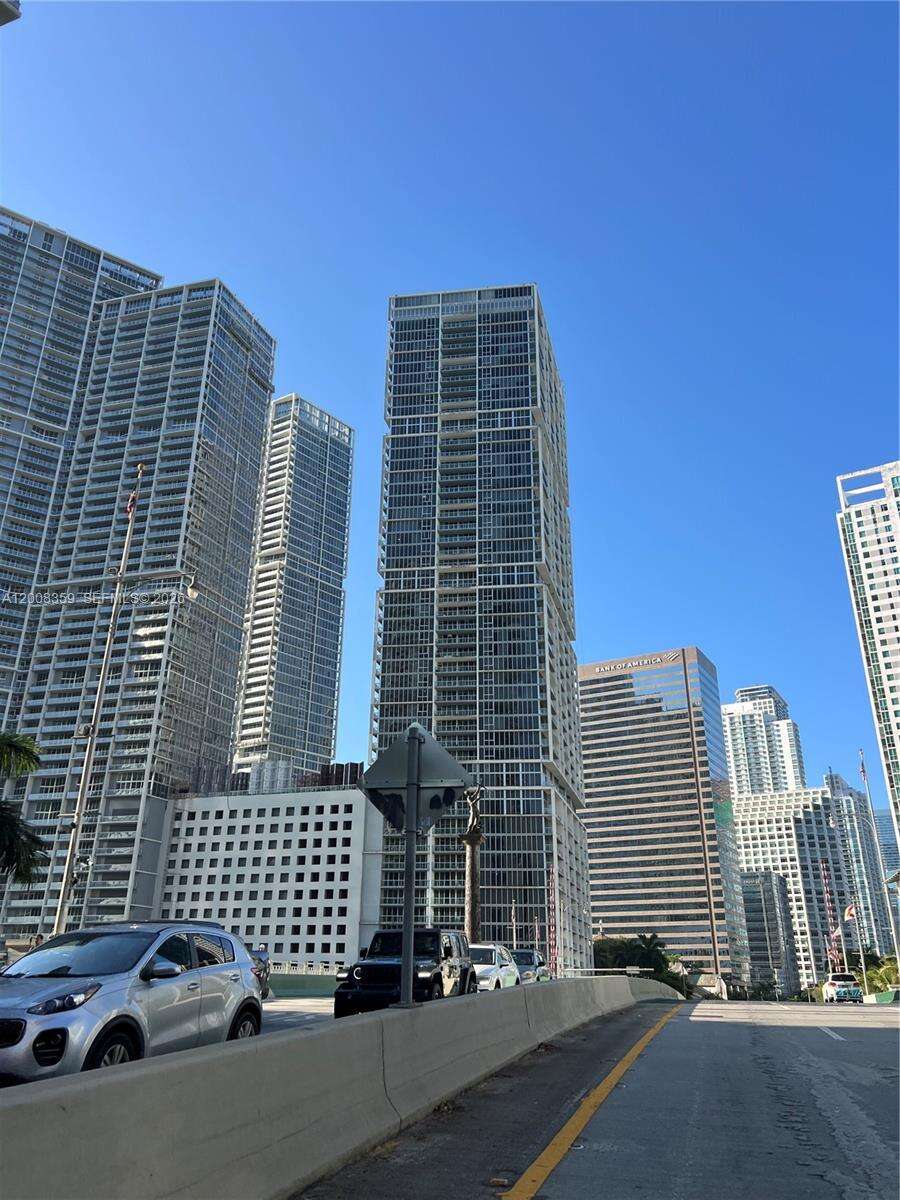 Icon Brickell 3 at 485 Brickell Ave, Miami, FL 33131 - For Sale photo 2