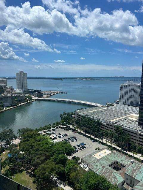 Icon Brickell 3 at 485 Brickell Ave, Miami, FL 33131 - For Sale photo 5