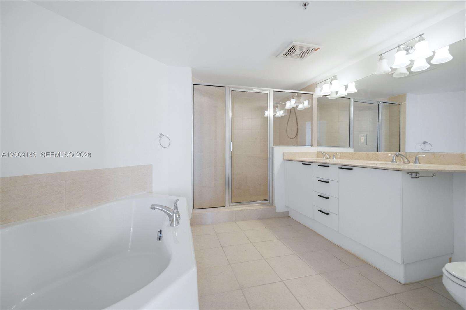 LA PERLA - 16699 Collins Ave, Sunny Isles Beach, FL 33160 | Picture 17