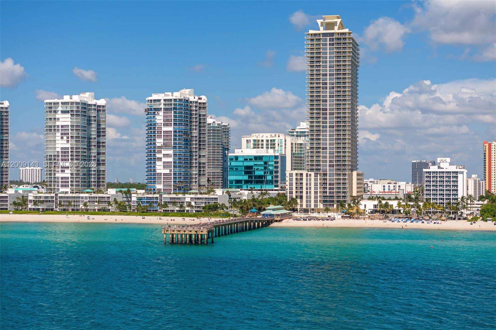 LA PERLA - 16699 Collins Ave, Sunny Isles Beach, FL 33160 | Picture 3