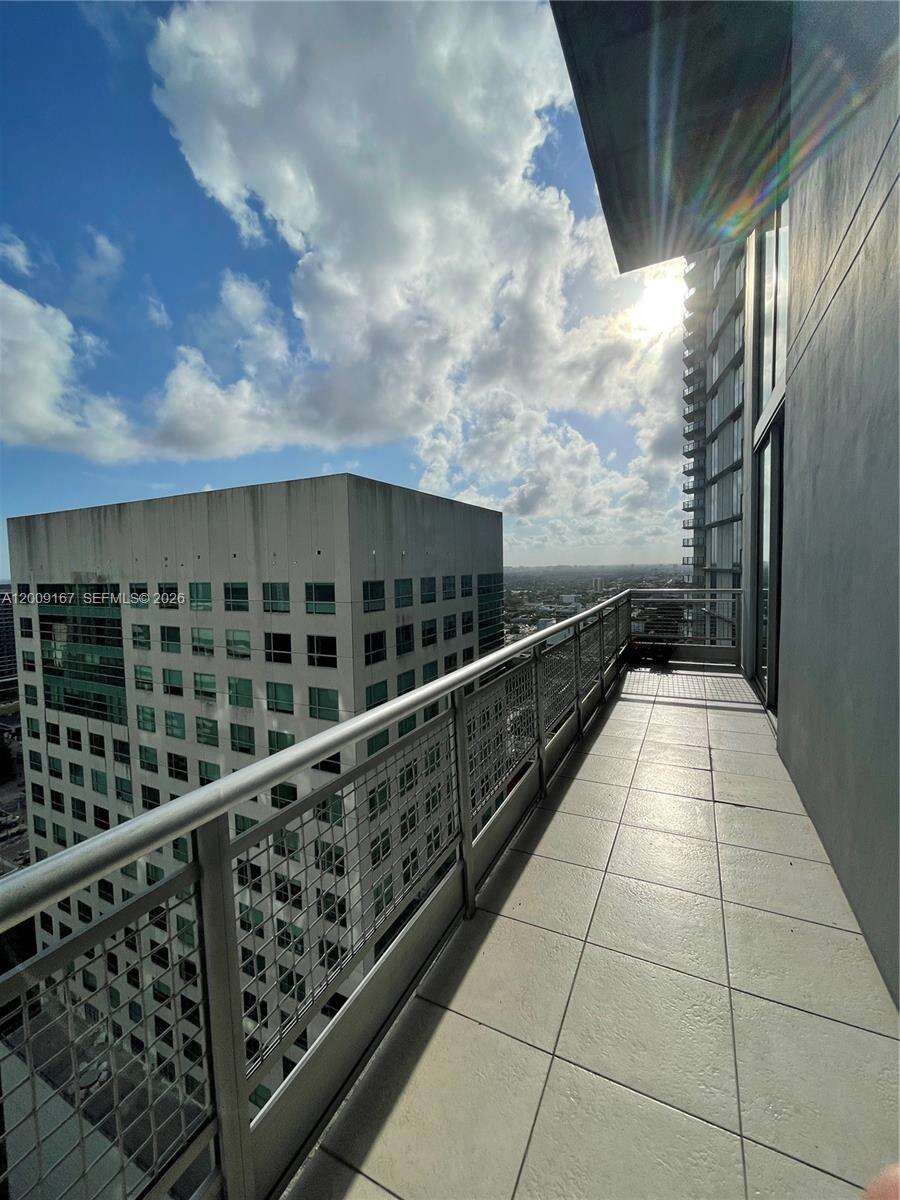 Neo Vertika at 690 1 Ct, Miami, FL 33130 - For Sale photo 4