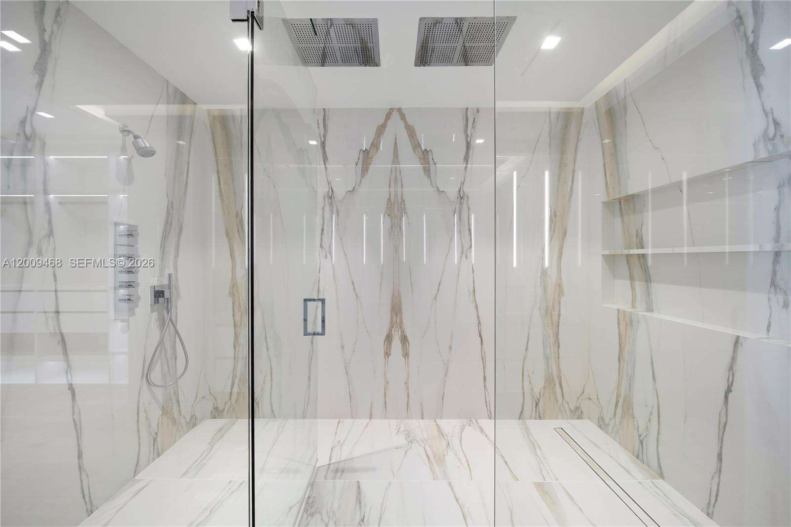 Continuum South Tower at 100 Pointe Dr, Miami Beach, FL 33139 - For Sale photo 24