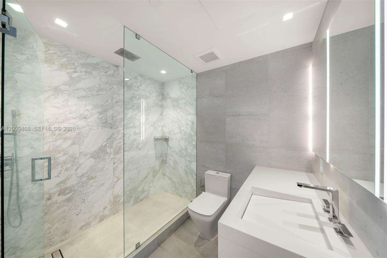 Continuum South Tower at 100 Pointe Dr, Miami Beach, FL 33139 - For Sale photo 31