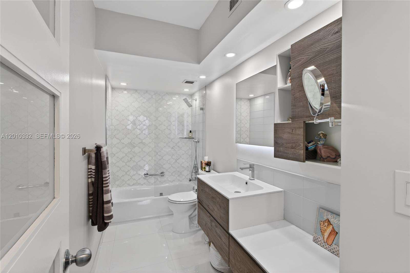 The Hemispheres at 1985 Ocean Dr, Hallandale Beach, FL 33009 - For Sale photo 31