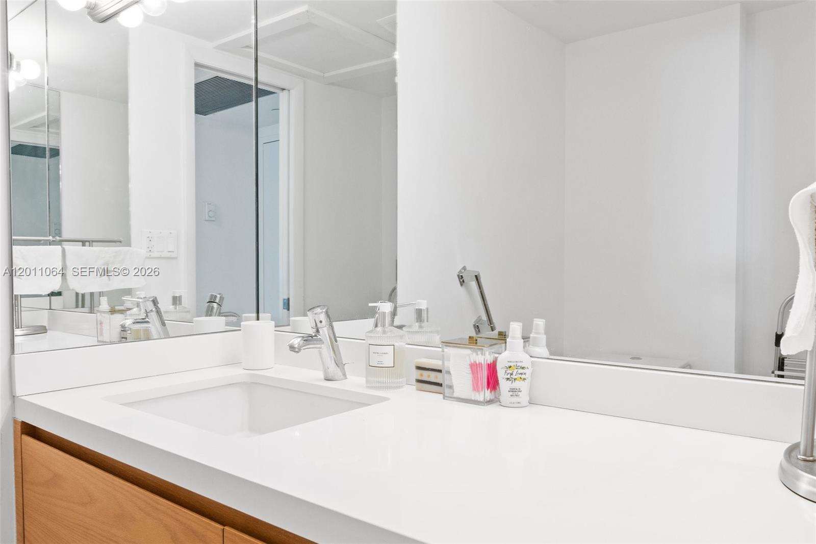 RONEY PALACE - 2301 Collins Ave, Miami Beach, FL 33139 | Picture 13