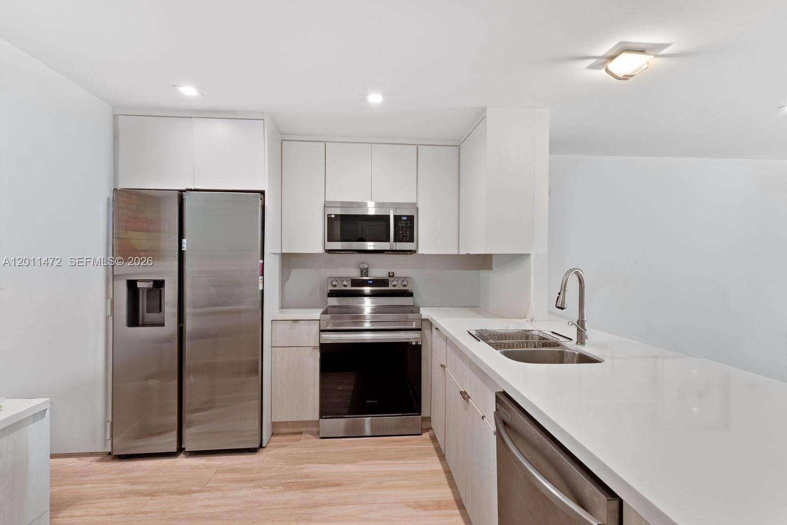 Eden Isles Condo No 5 Condos for Sale & Rent | Picture 1