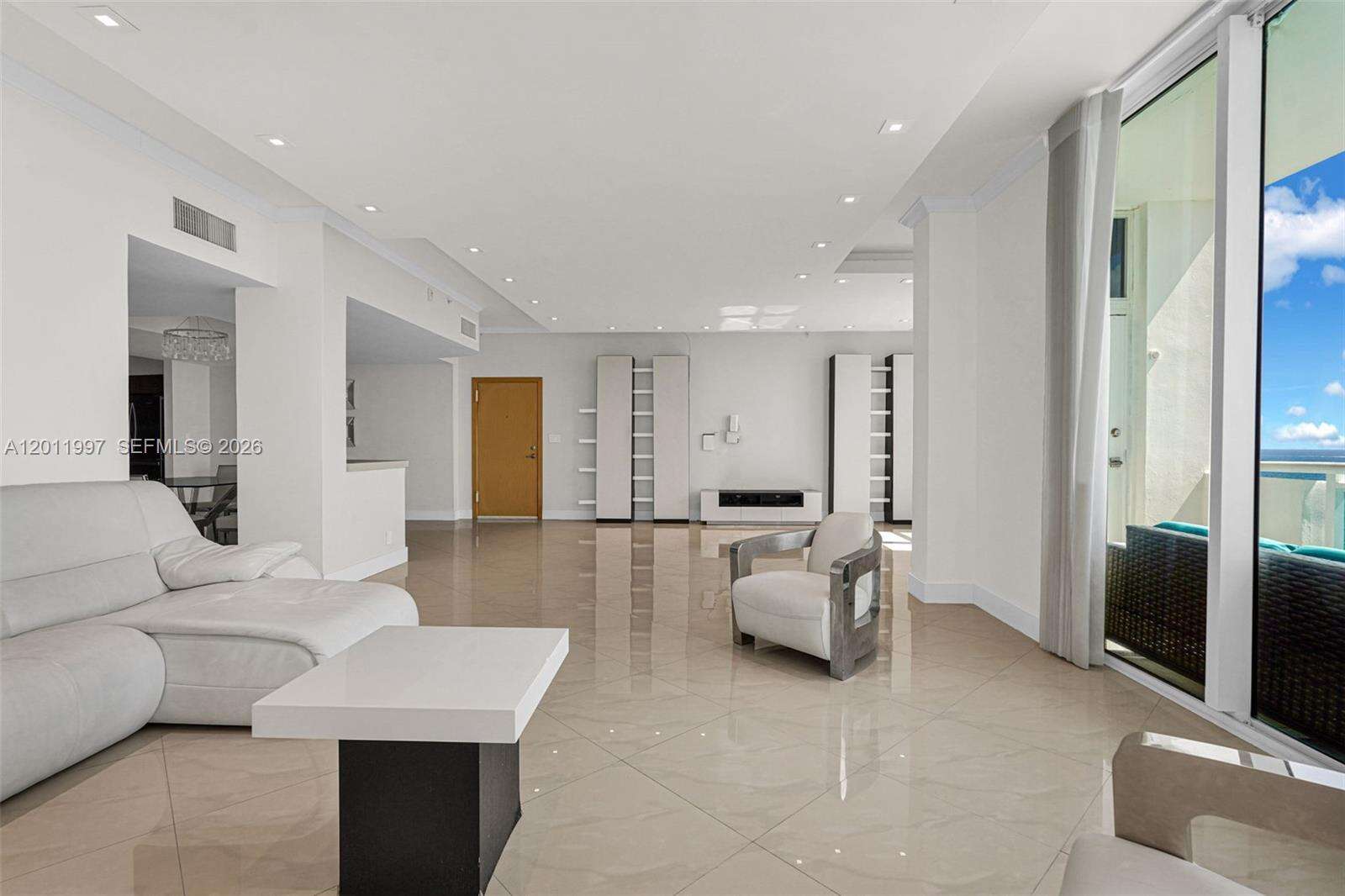RESIDENCES ON HOLLYWOOD BEACH - 3001 Ocean Dr, Hollywood, FL 33019 | Picture 11