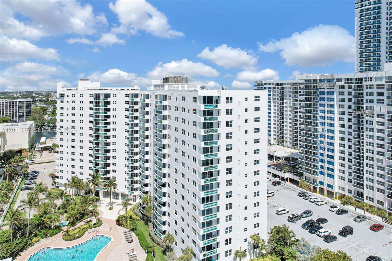 RESIDENCES ON HOLLYWOOD BEACH - 3001 Ocean Dr, Hollywood, FL 33019 | Picture 39