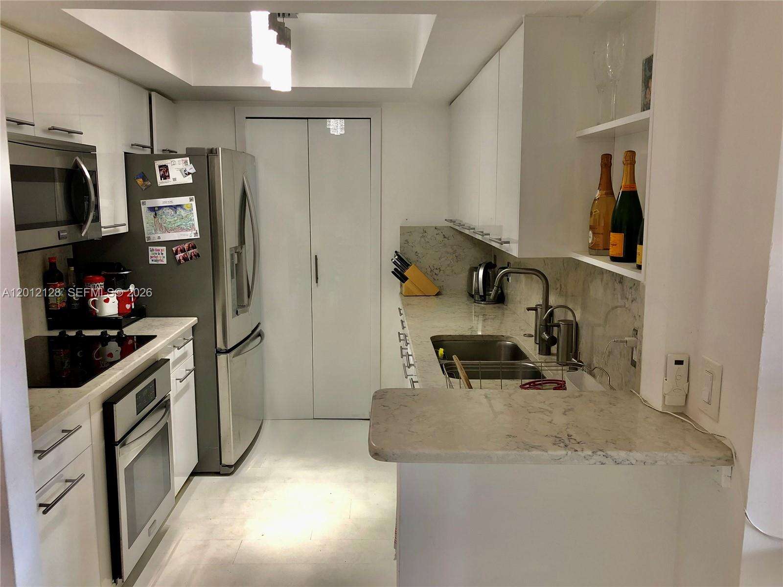 Yacht Club At Portofino at 90 Alton Rd, Miami Beach, FL 33139 - For Sale photo 4
