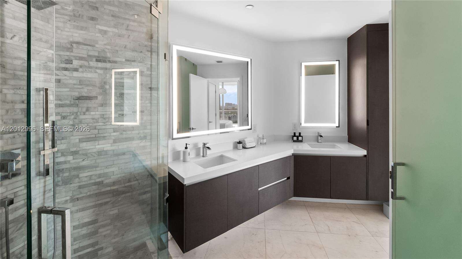 Paramount Miami Worldcenter at 851 1 Ave, Miami, FL 33132 - For Sale photo 20