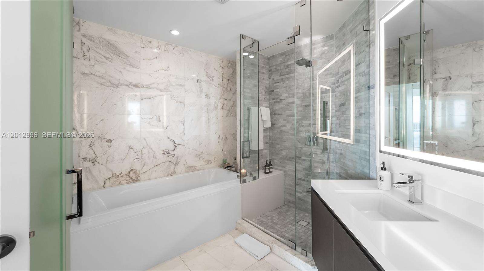 Paramount Miami Worldcenter at 851 1 Ave, Miami, FL 33132 - For Sale photo 21