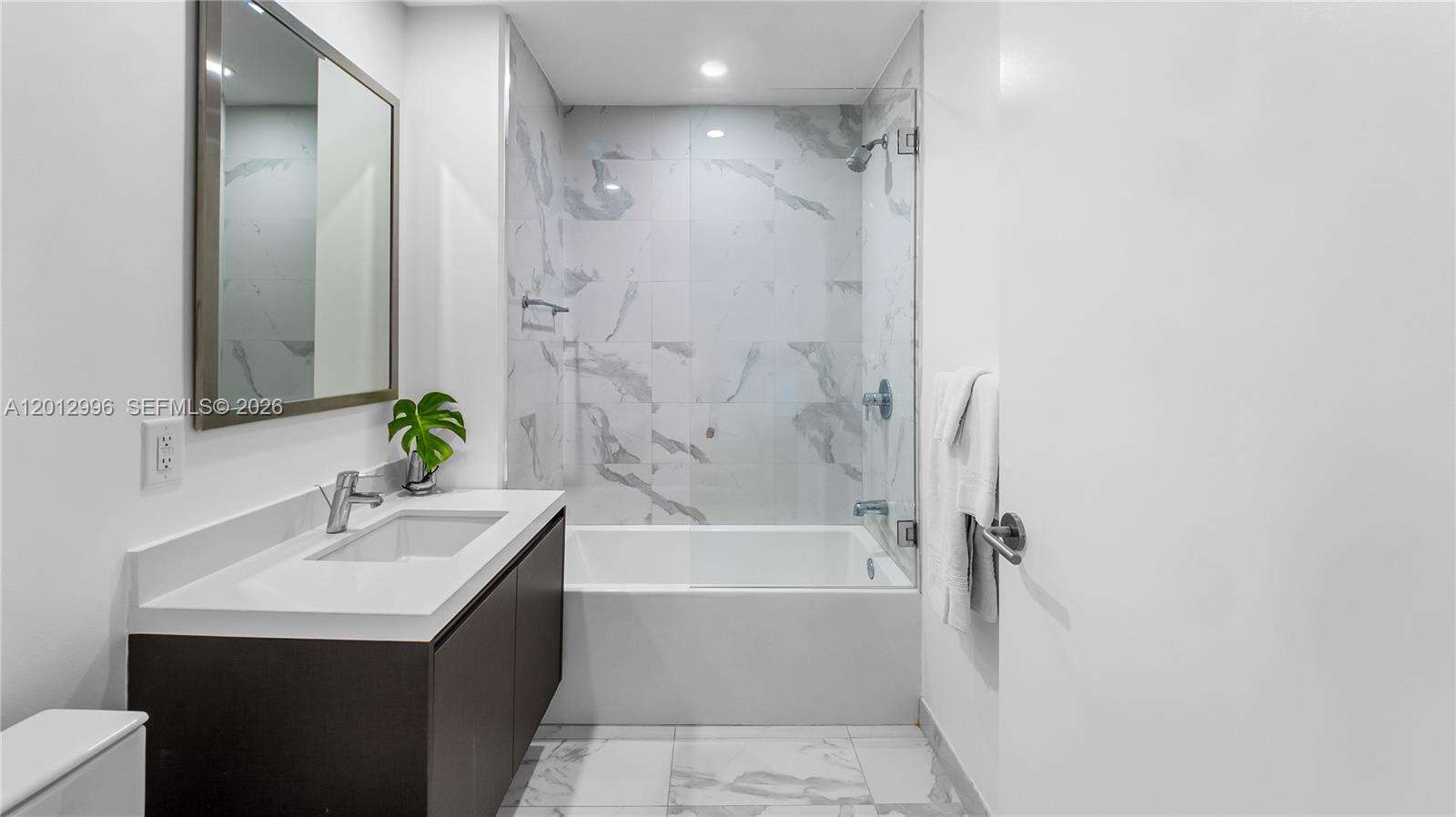 Paramount Miami Worldcenter at 851 1 Ave, Miami, FL 33132 - For Sale photo 27