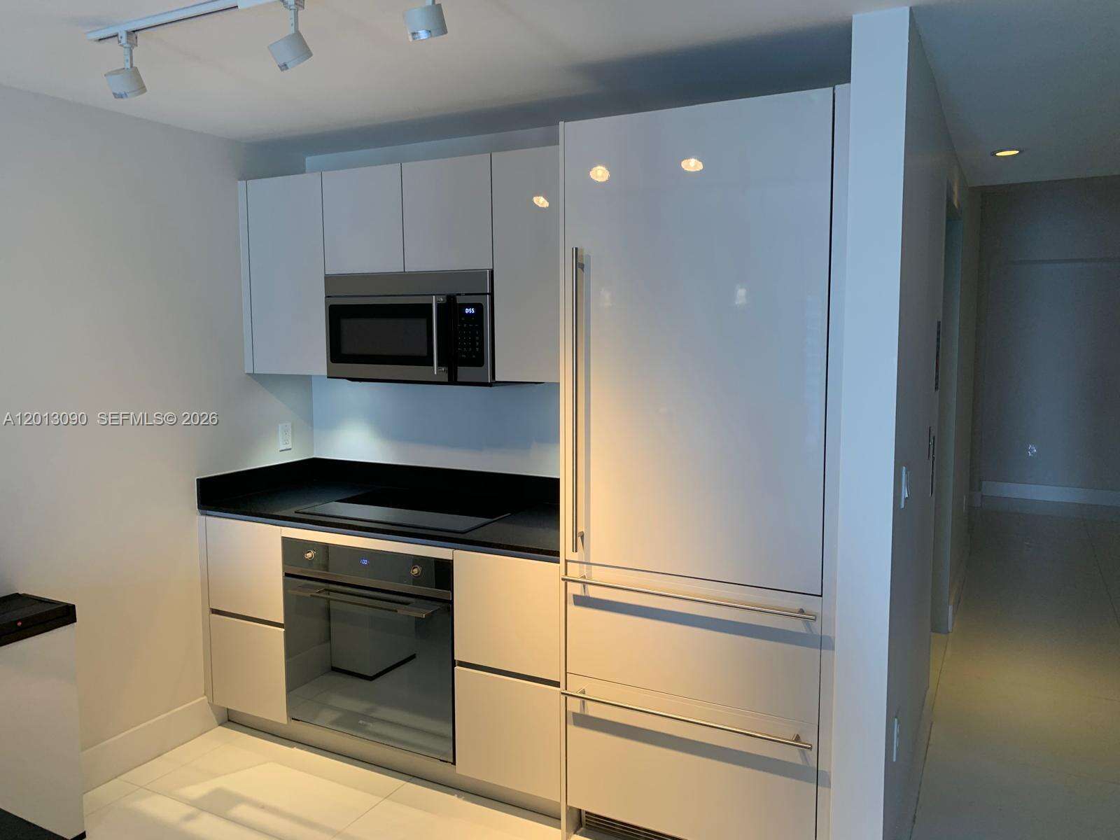 1010 Brickell at 1010 Brickell Ave, Miami, FL 33131 - For Sale photo 2