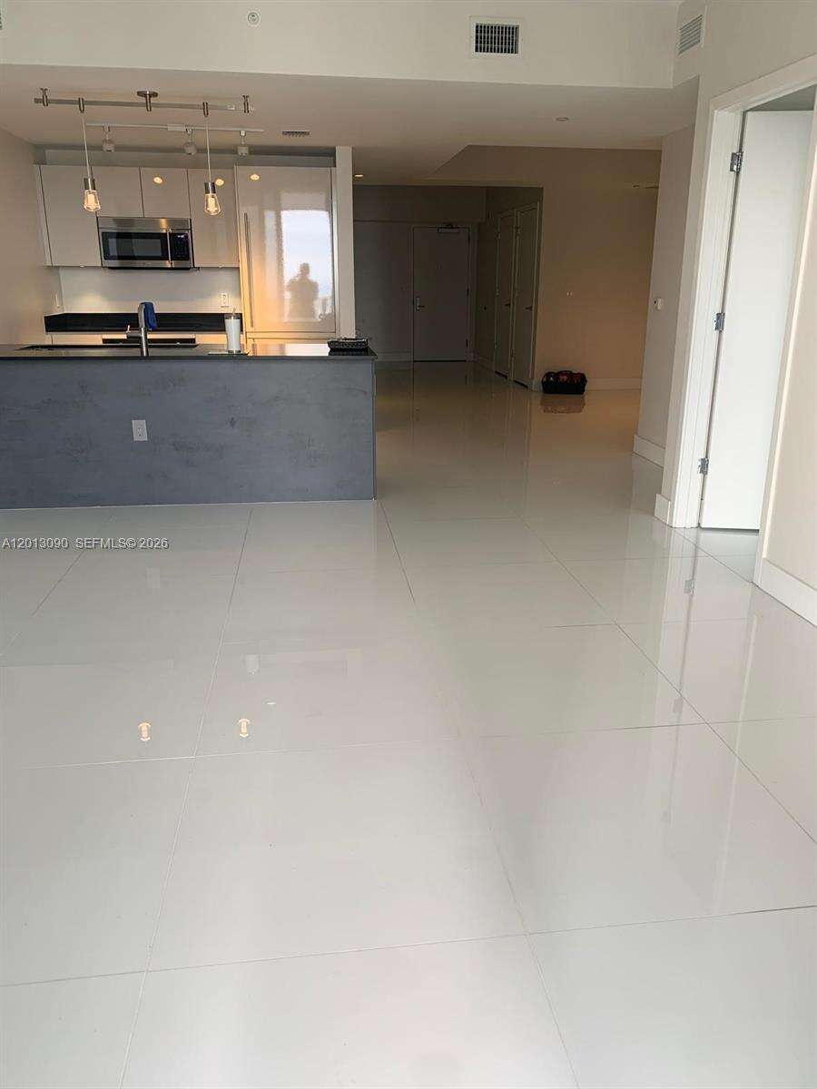 1010 Brickell at 1010 Brickell Ave, Miami, FL 33131 - For Sale photo 4