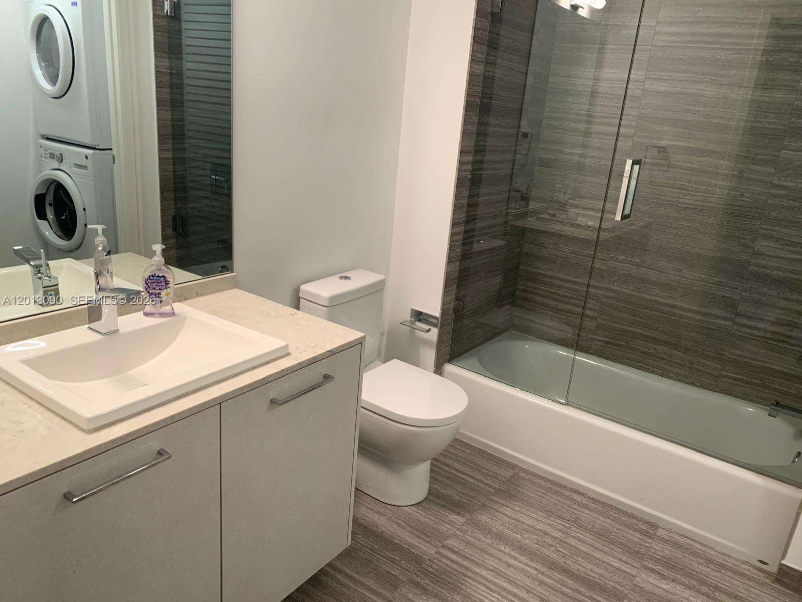 1010 Brickell at 1010 Brickell Ave, Miami, FL 33131 - For Sale photo 6