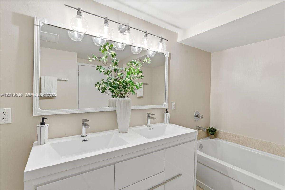 Axis On Brickell at 1111 1 Ave, Miami, FL 33130 - For Sale photo 37