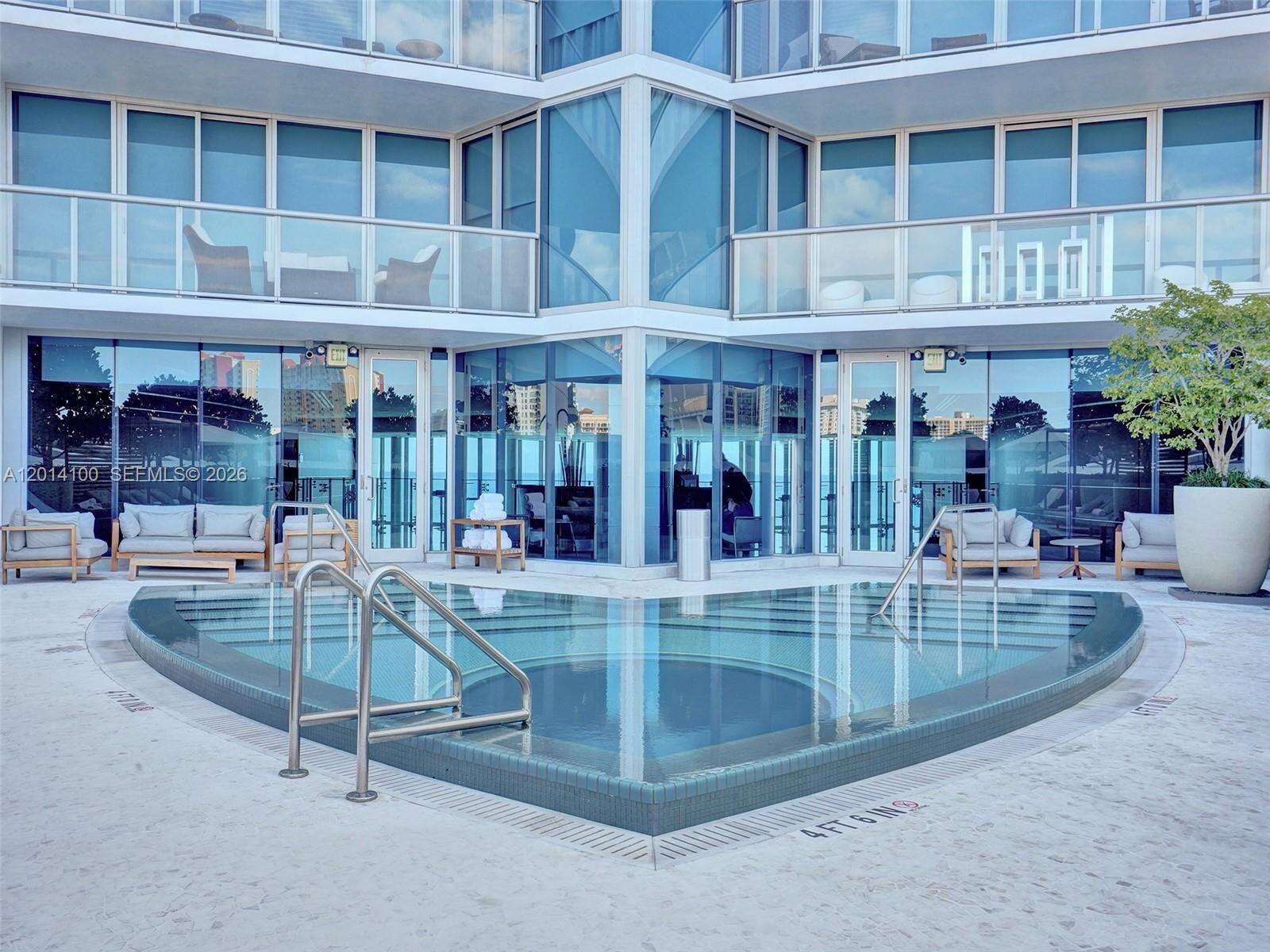 Jade Beach at 17001 Collins Ave, Sunny Isles Beach, FL 33160 - For Sale photo 18