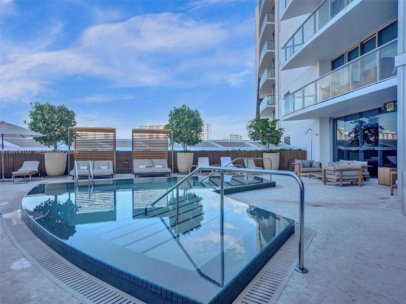 Jade Beach at 17001 Collins Ave, Sunny Isles Beach, FL 33160 - For Sale photo 21