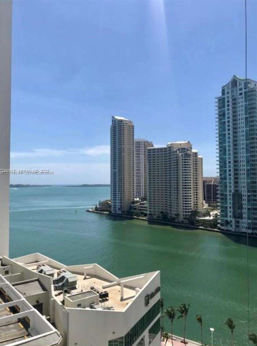 Met 1 at 300 Biscayne Blvd, Miami, FL 33131 - For Sale photo 1