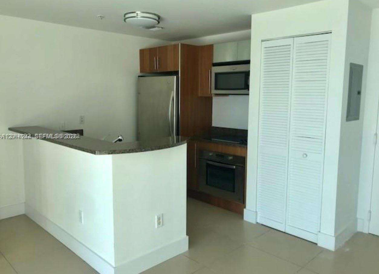 Met 1 at 300 Biscayne Blvd, Miami, FL 33131 - For Sale photo 2