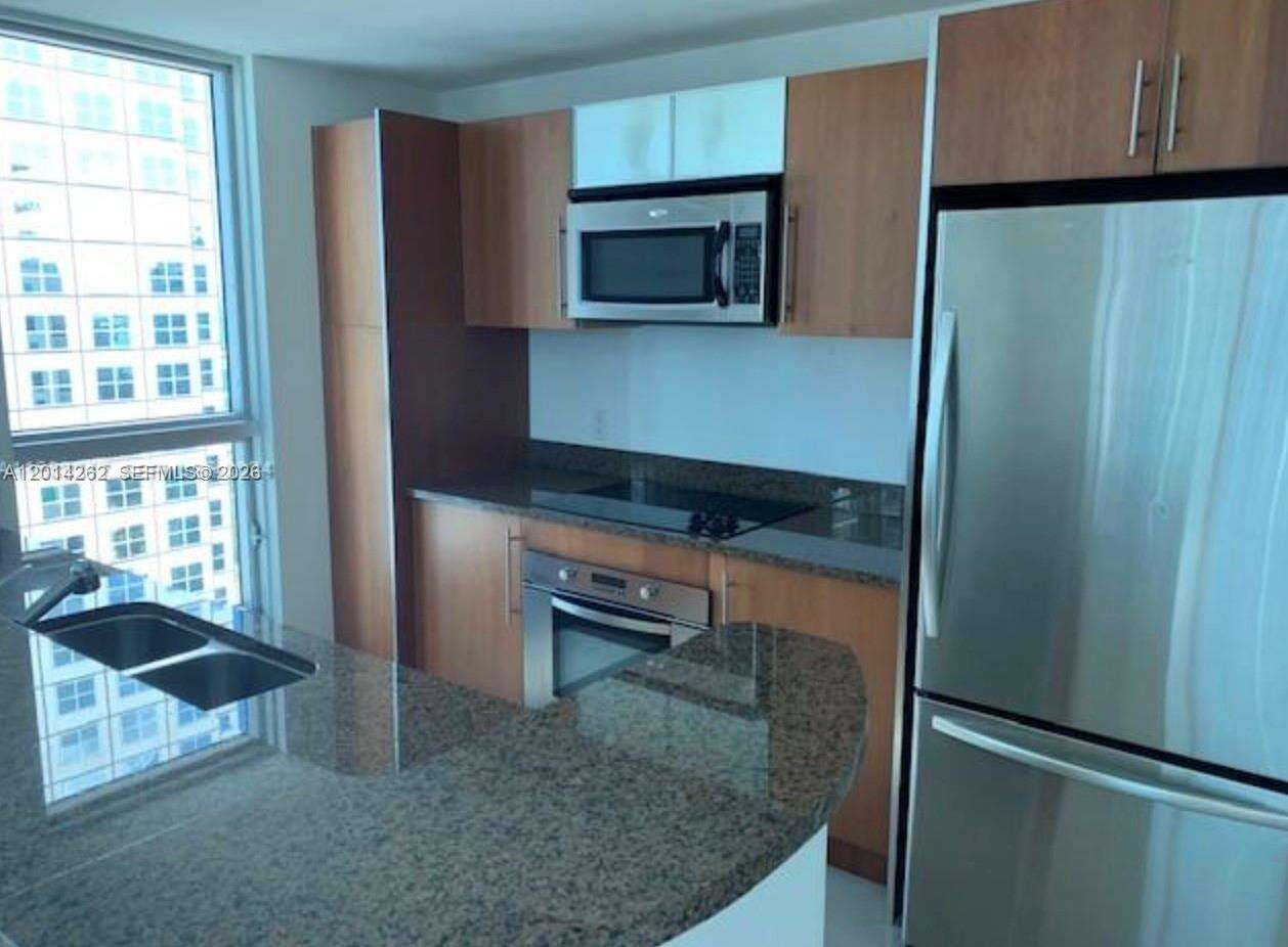 Met 1 at 300 Biscayne Blvd, Miami, FL 33131 - For Sale photo 2