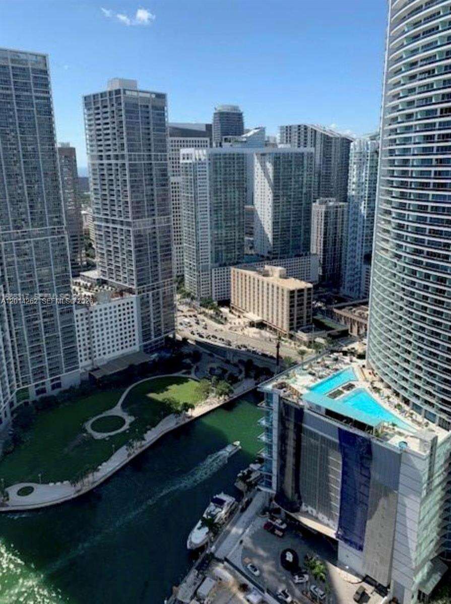 Met 1 at 300 Biscayne Blvd, Miami, FL 33131 - For Sale photo 4