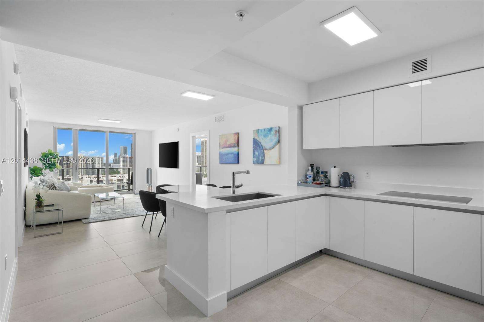 PARQUE TOWERS - 300 Sunny Isles Blvd, Sunny Isles Beach, FL 33160 | Picture 1