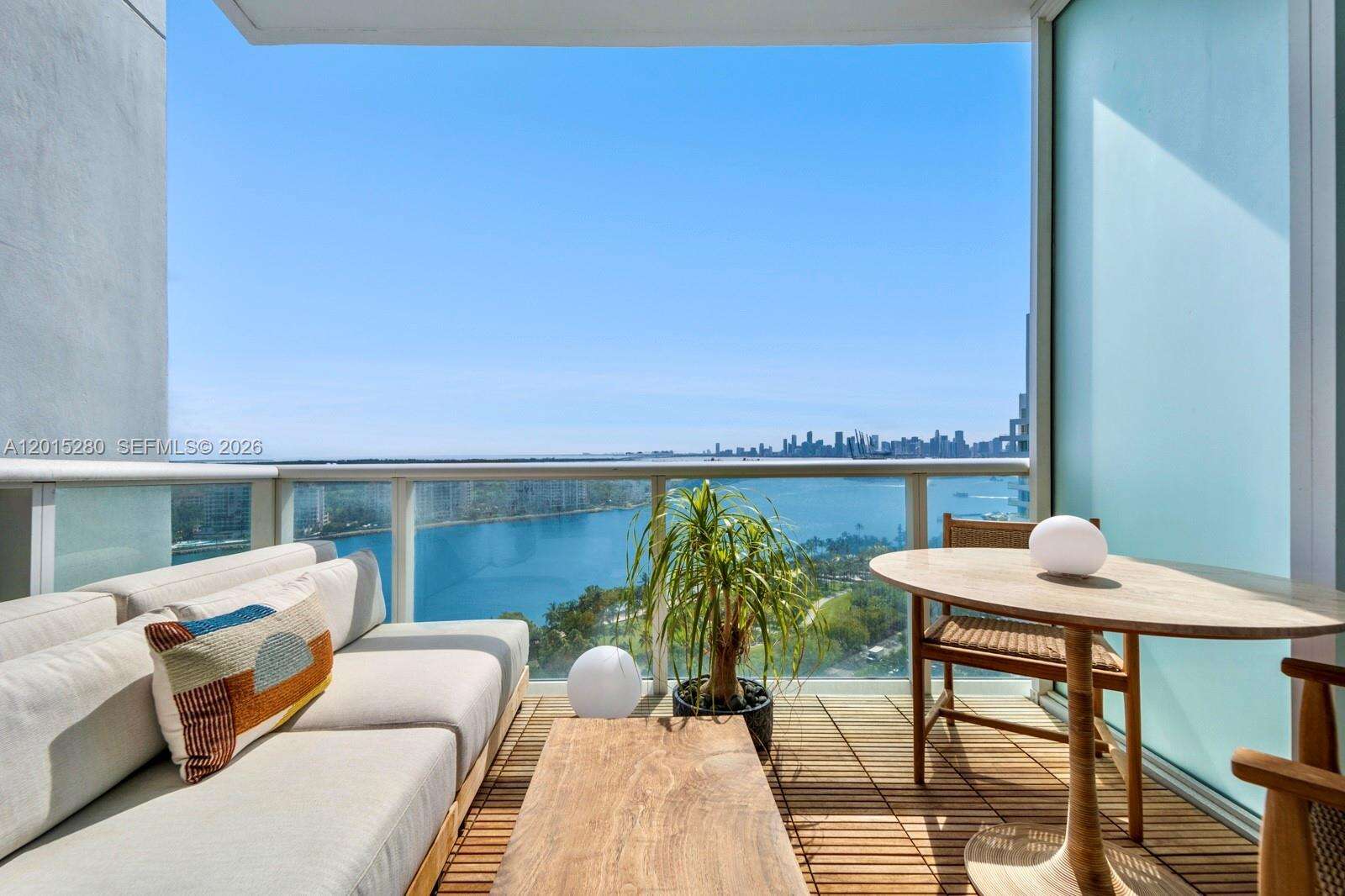 Continuum South Tower at 100 Pointe Dr, Miami Beach, FL 33139 - For Sale photo 12