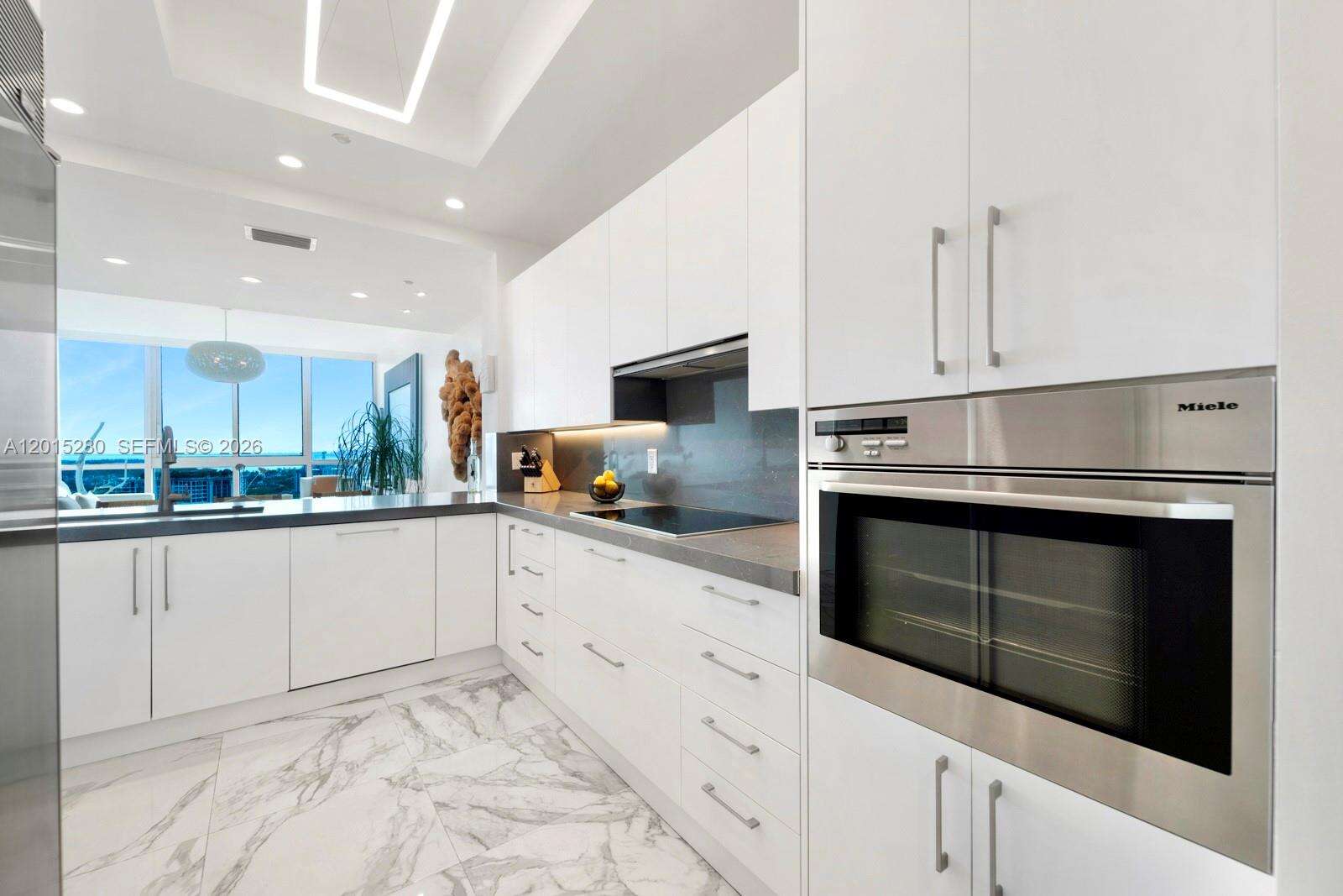 Continuum South Tower at 100 Pointe Dr, Miami Beach, FL 33139 - For Sale photo 8
