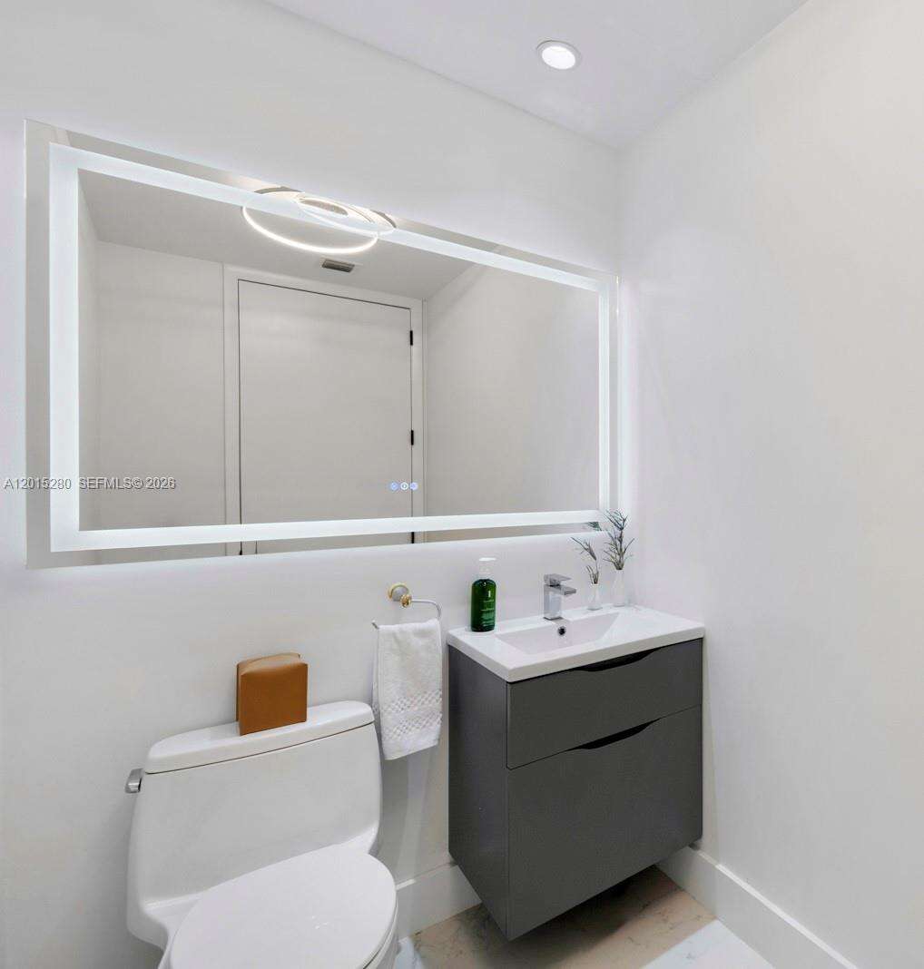 Continuum South Tower at 100 Pointe Dr, Miami Beach, FL 33139 - For Sale photo 10