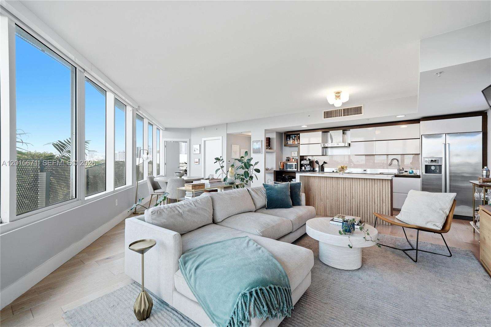 Artepark North at 2155 Washington Ct, Miami Beach, FL 33139 - For Sale photo 1