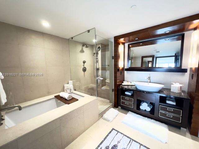 Central Carillon at 6801 Collins Ave, Miami Beach, FL 33141 - For Sale photo 20