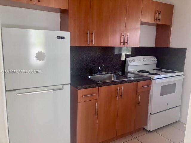 Douglas William Village Condos for Sale & Rent | Picture 1
