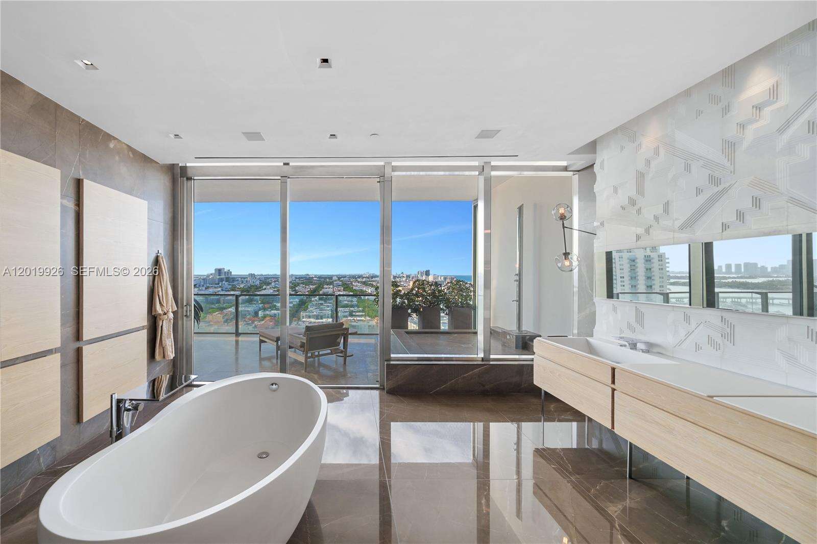 Apogee at 800 Pointe Dr, Miami Beach, FL 33139 - For Sale photo 29