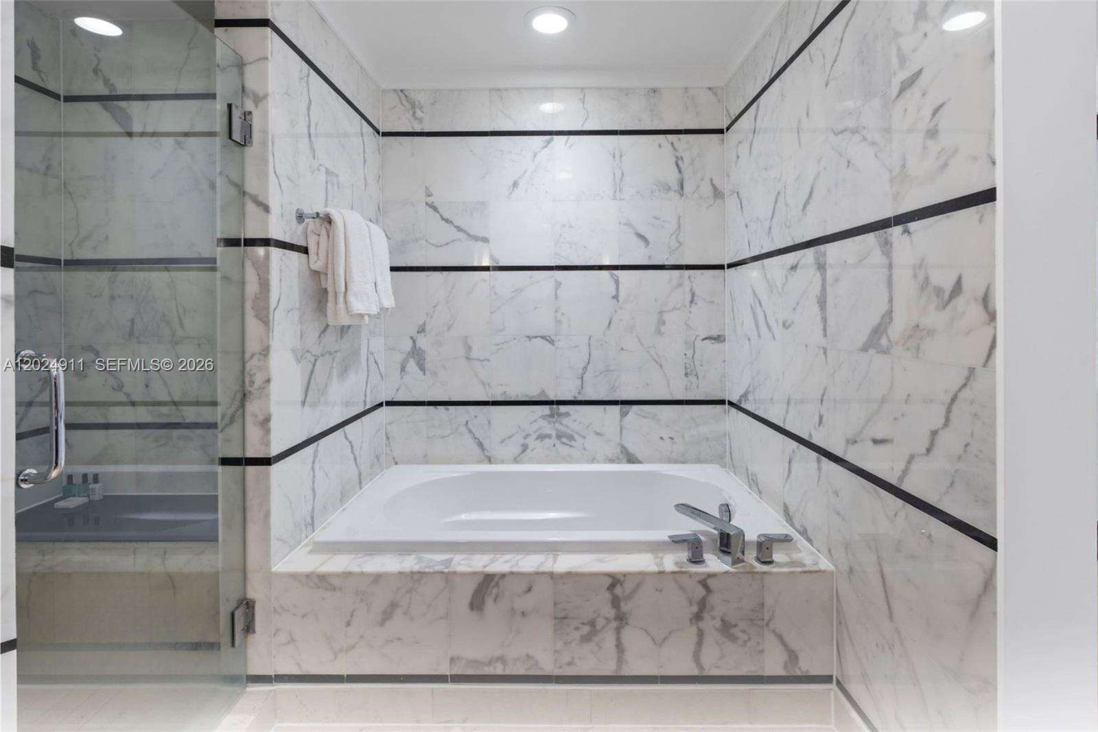 Fontainebleau 3 at 4391 Collins Ave, Miami Beach, FL 33140 - For Sale photo 8