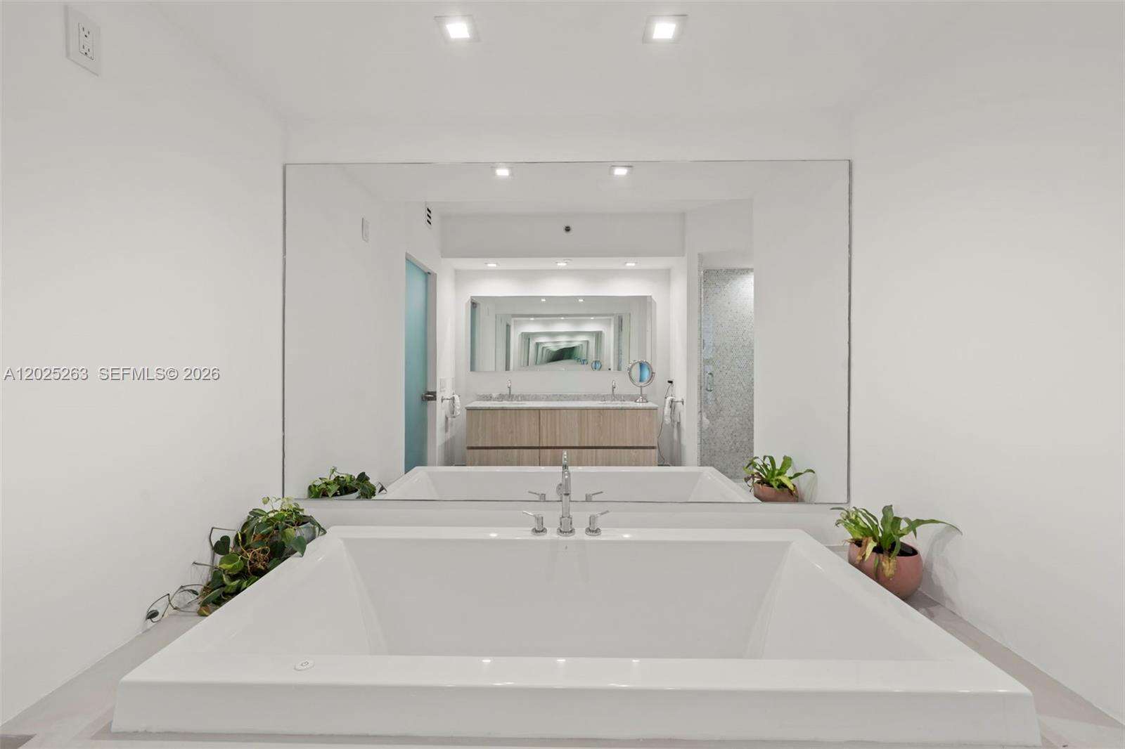 Murano At Portofino at 1000 Pointe Dr, Miami Beach, FL 33139 - For Sale photo 30