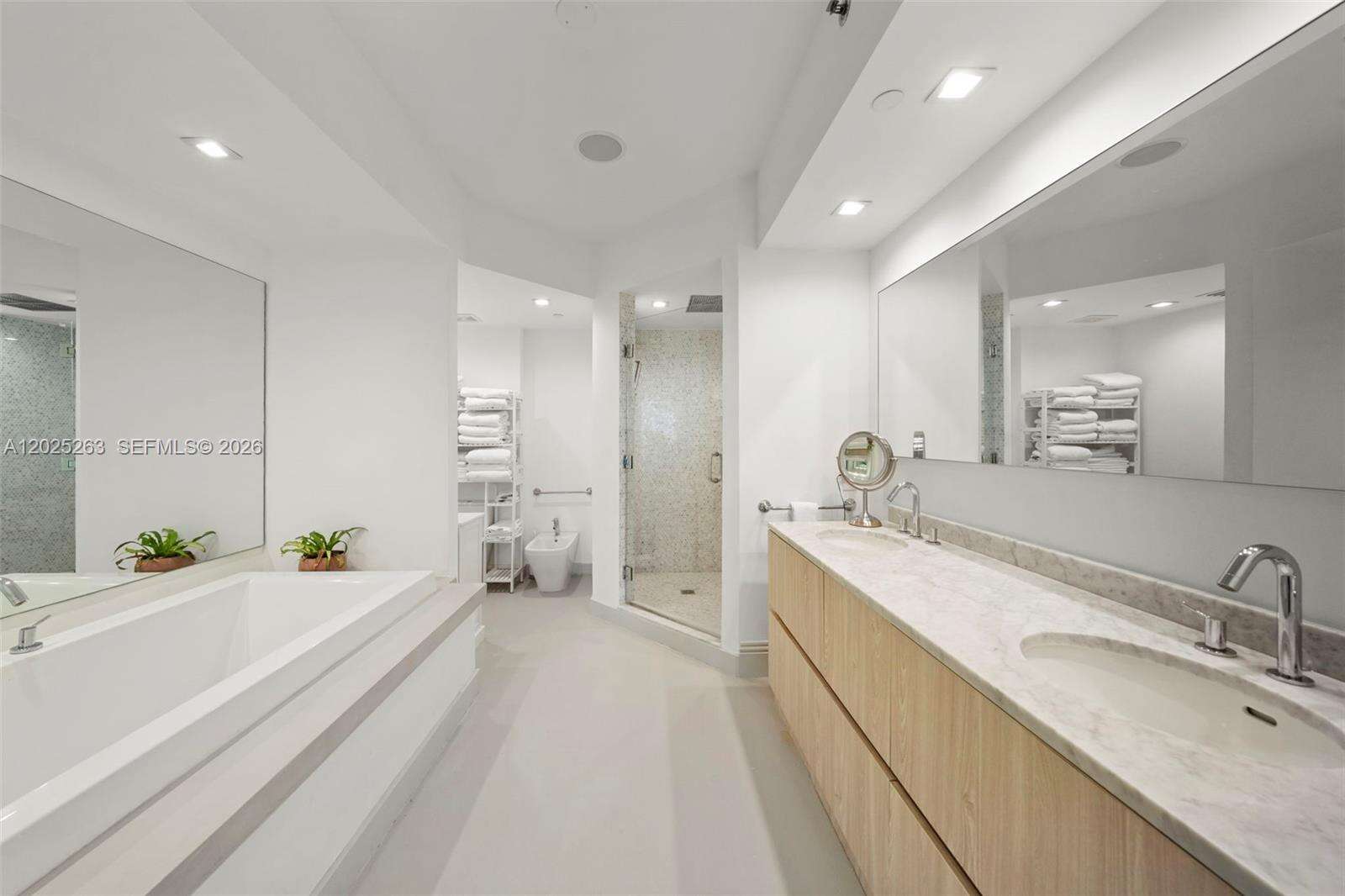 Murano At Portofino at 1000 Pointe Dr, Miami Beach, FL 33139 - For Sale photo 33