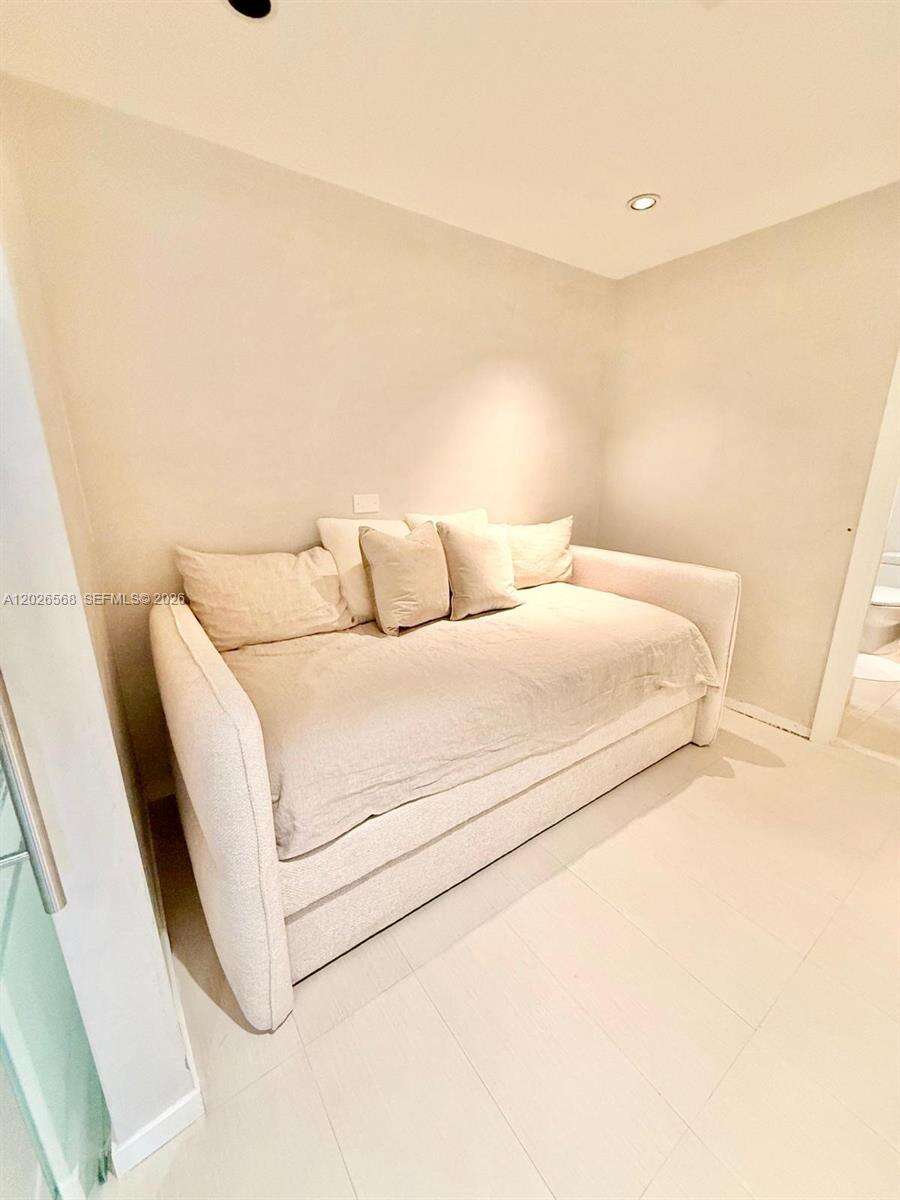 Jade Ocean at 17121 Collins Ave, Sunny Isles Beach, FL 33160 - For Sale photo 13