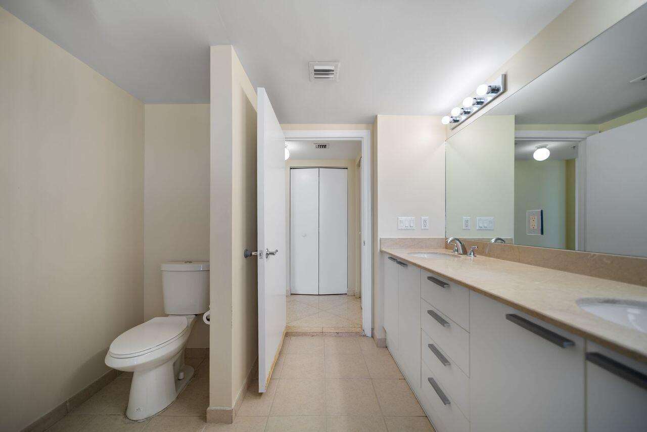La Perla at 16699 Collins, Sunny Isles Beach, FL 33160 - For Sale photo 11