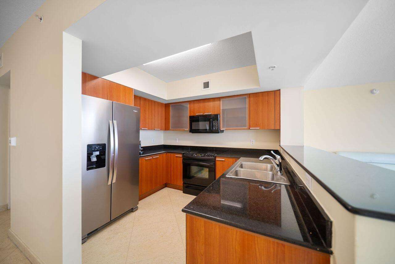 La Perla at 16699 Collins, Sunny Isles Beach, FL 33160 - For Sale photo 13