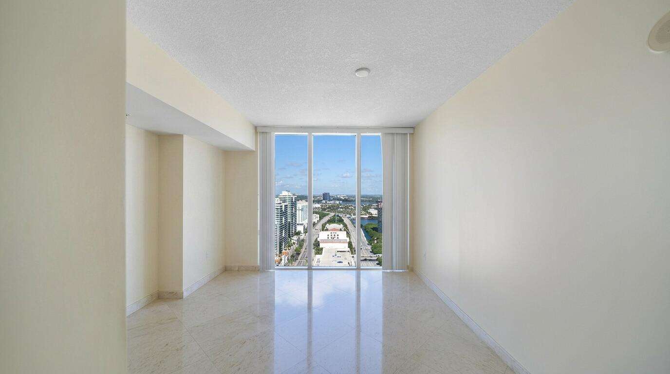 La Perla at 16699 Collins, Sunny Isles Beach, FL 33160 - For Sale photo 15
