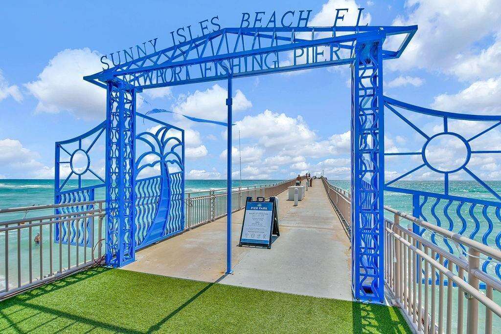 La Perla at 16699 Collins, Sunny Isles Beach, FL 33160 - For Sale photo 22