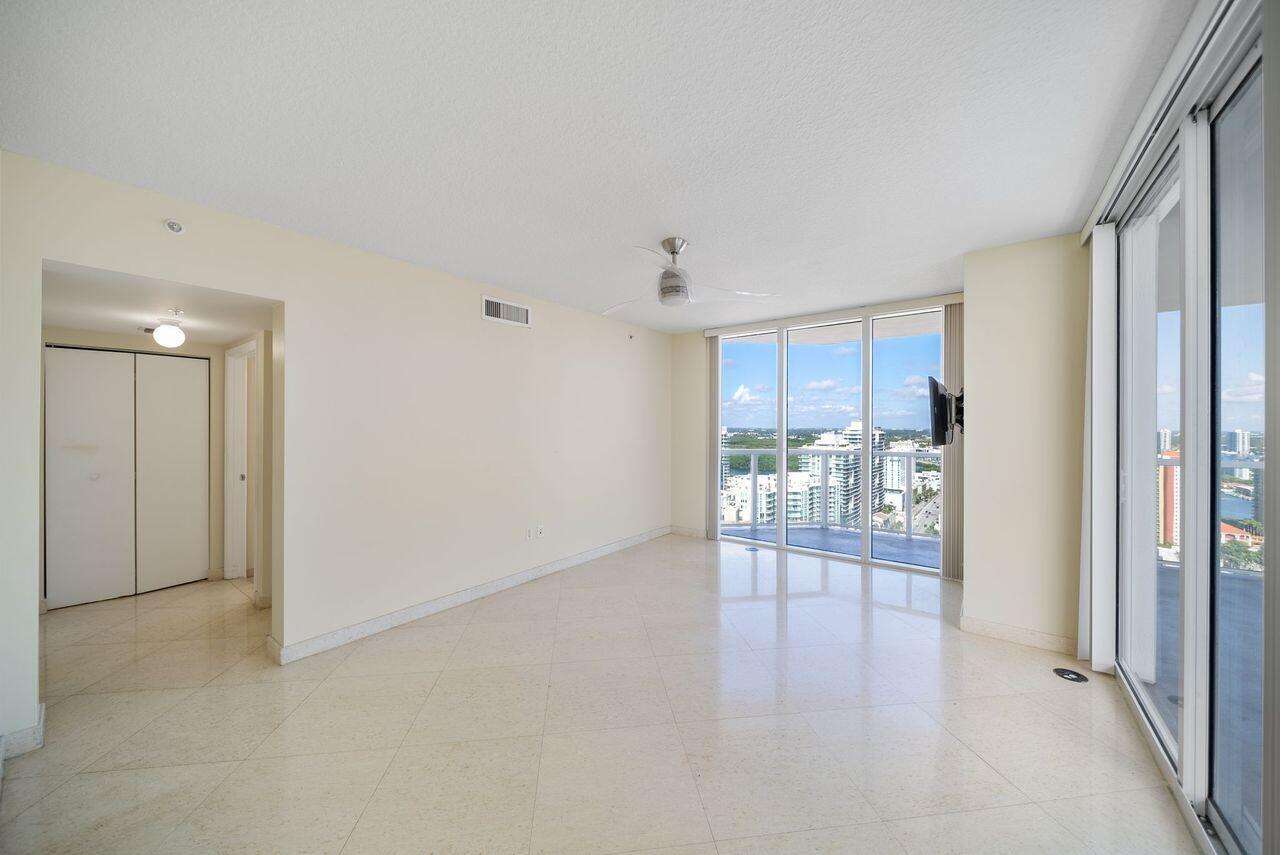 La Perla at 16699 Collins, Sunny Isles Beach, FL 33160 - For Sale photo 8