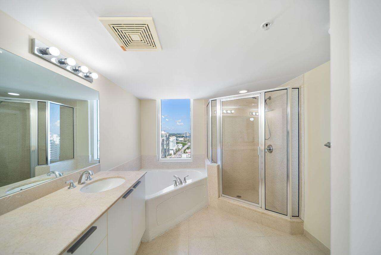 La Perla at 16699 Collins, Sunny Isles Beach, FL 33160 - For Sale photo 10