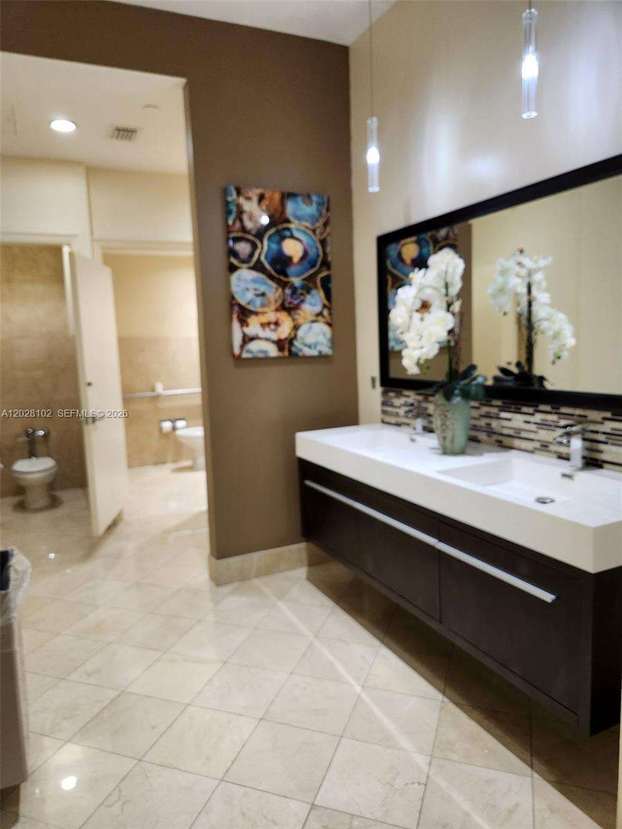 Blue Diamond at 4779 Collins Ave, Miami Beach, FL 33140 - For Sale photo 46