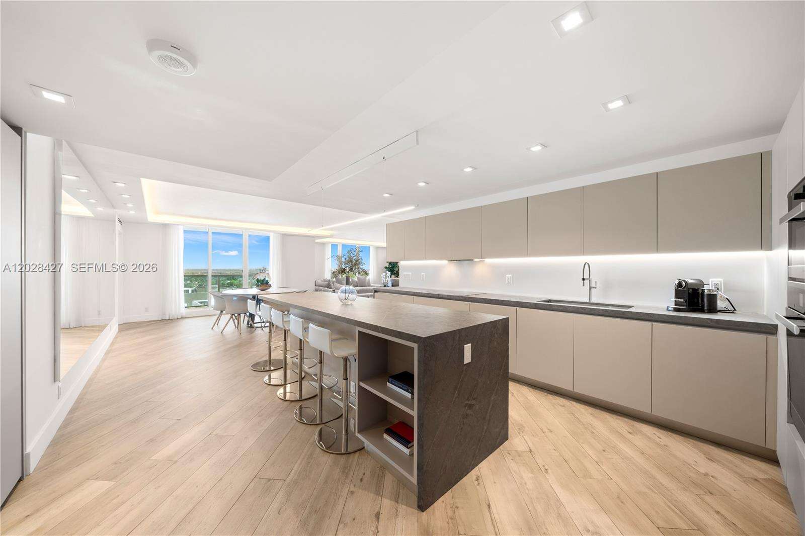 Roney Palace at 2301 Collins Ave, Miami Beach, FL 33139 - For Sale photo 8