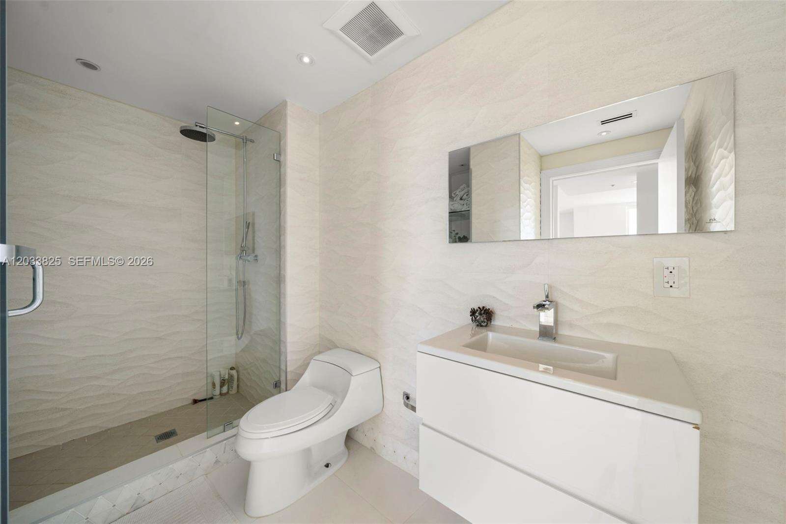 Yacht Club At Portofino at 90 Alton Rd, Miami Beach, FL 33139 - For Sale photo 24
