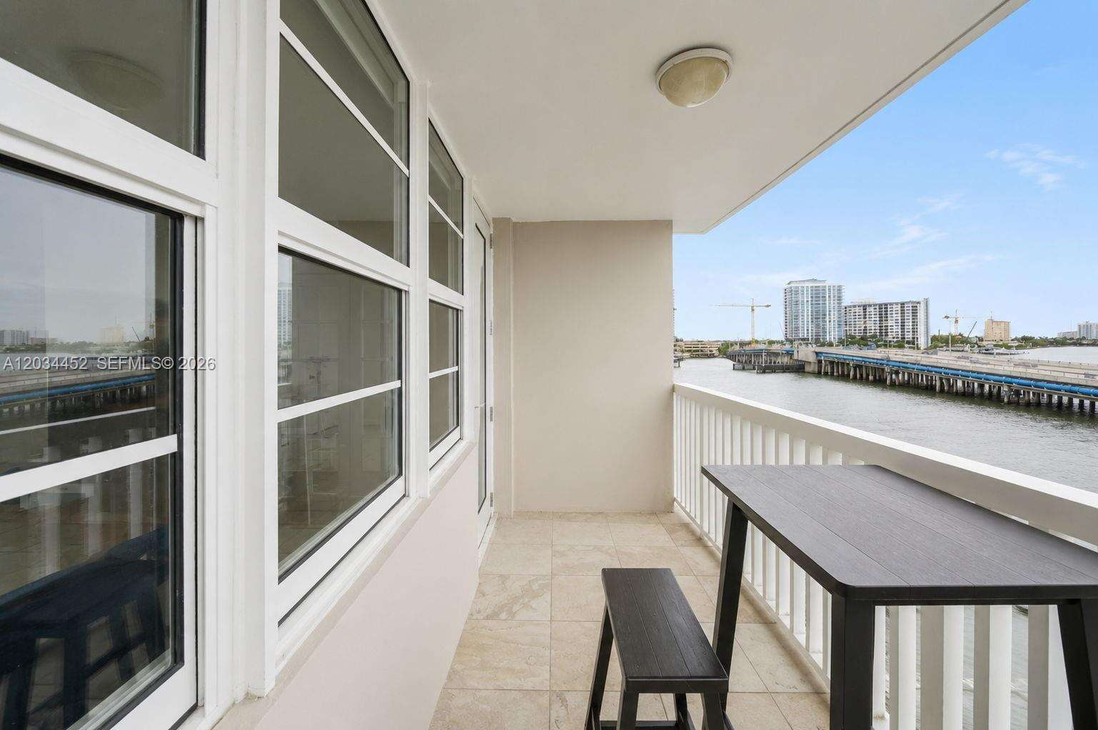 Villa Bay Vista Condos for Sale & Rent | Picture 1